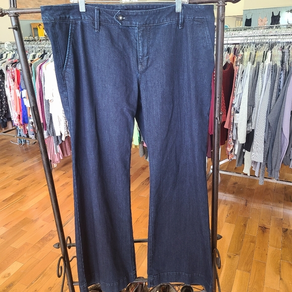 Old Navy Tummy Tamer Bootcut Flare Jeans Plus Size 20 - Picture 1 of 6